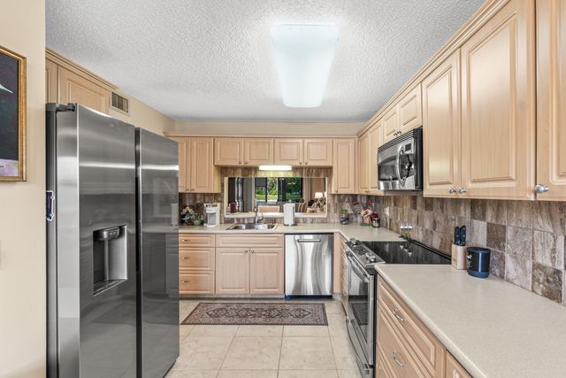 5550 Witney Drive 102, Delray Beach, FL 33484