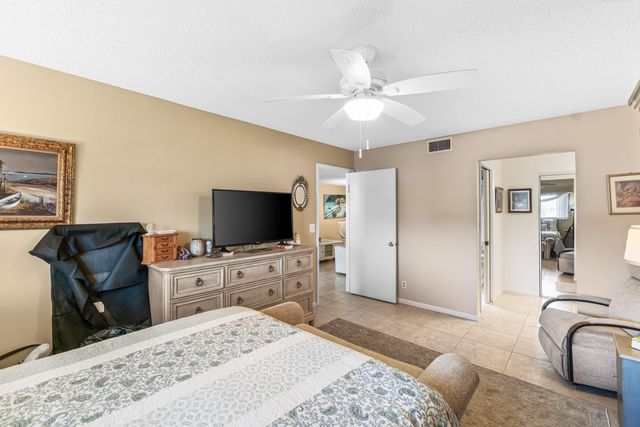 5550 Witney Drive 102, Delray Beach, FL 33484
