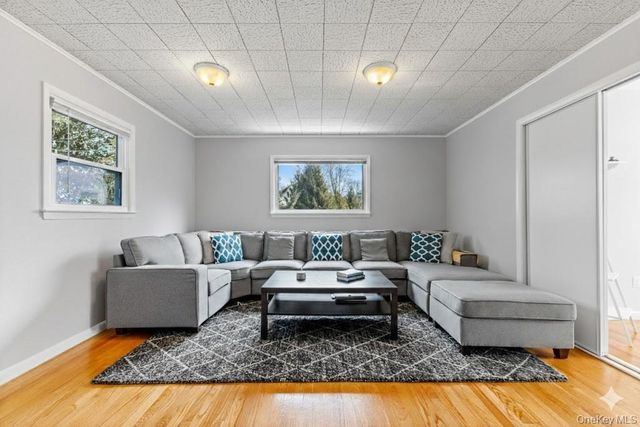 15 Meadow Place, Rye, NY 10580