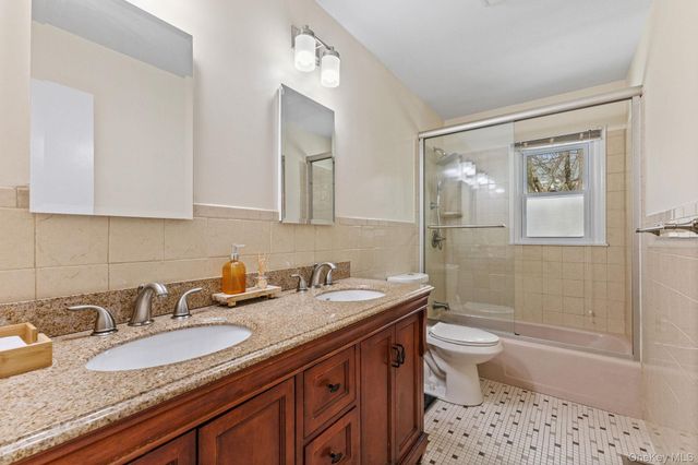 15 Meadow Place, Rye, NY 10580