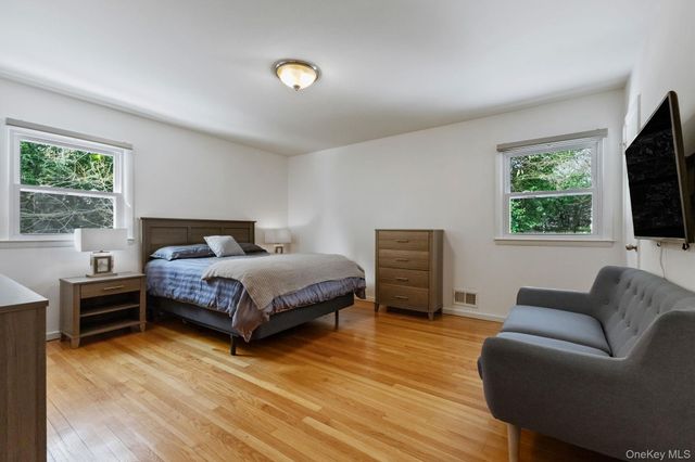 15 Meadow Place, Rye, NY 10580