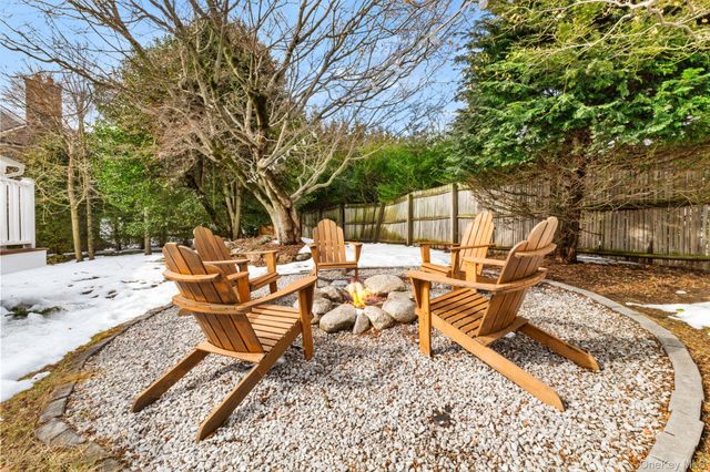 15 Meadow Place, Rye, NY 10580