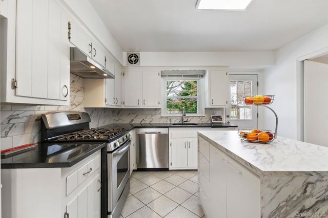 15 Meadow Place, Rye, NY 10580