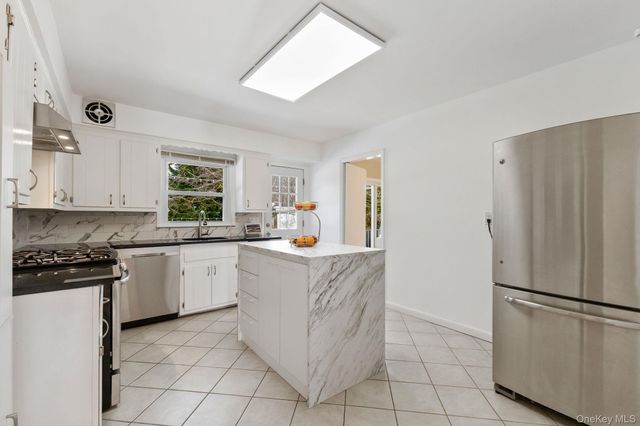 15 Meadow Place, Rye, NY 10580