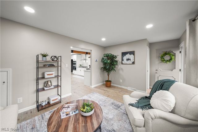 2051 Presidential Pky 28, Twinsburg, OH 44087