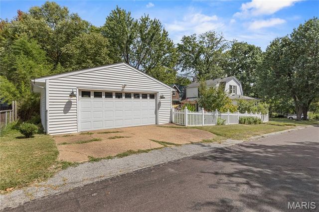 7525 Suffolk Avenue, St Louis, MO 63119