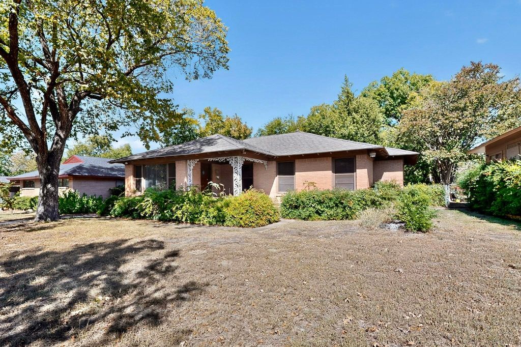 7341 Ravehill Lane, Dallas, TX 75227