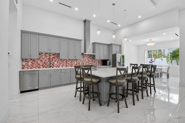 711 NE 6th Street, Boca Raton, FL 33432