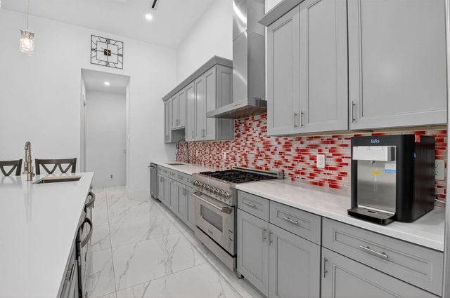 711 NE 6th Street, Boca Raton, FL 33432