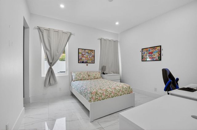 711 NE 6th Street, Boca Raton, FL 33432