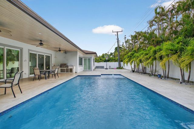 711 NE 6th Street, Boca Raton, FL 33432