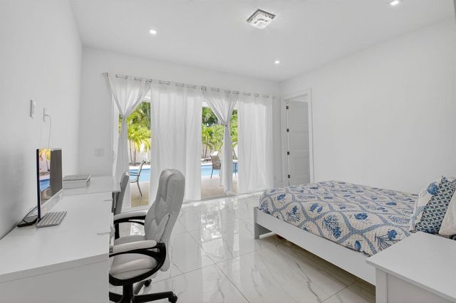 711 NE 6th Street, Boca Raton, FL 33432