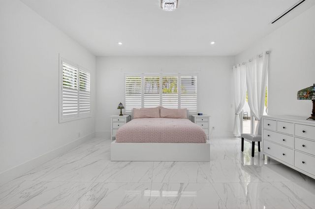711 NE 6th Street, Boca Raton, FL 33432