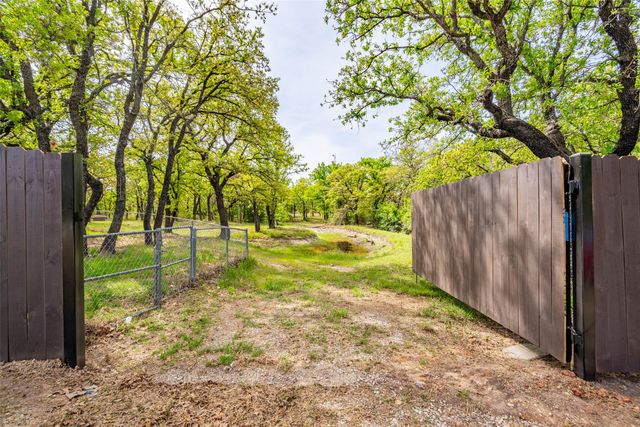 685 County Road 3673, Paradise, TX 76073