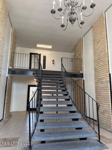 2823 Bienville Boulevard, Ocean Springs, MS 39564