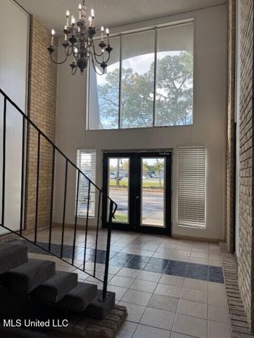 2823 Bienville Boulevard, Ocean Springs, MS 39564