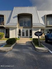 2823 Bienville Boulevard, Ocean Springs, MS 39564