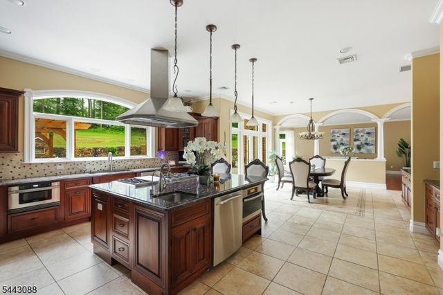 41 Mareu Dr, Watchung Boro, NJ 07069