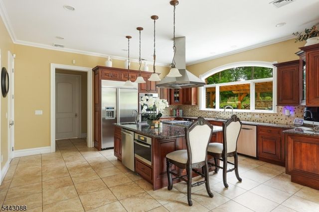 41 Mareu Dr, Watchung Boro, NJ 07069