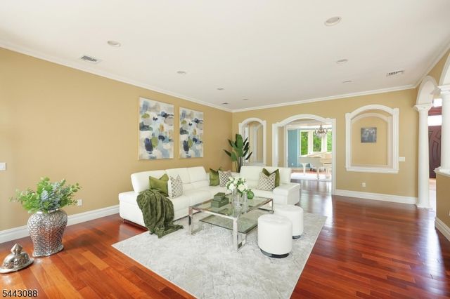 41 Mareu Dr, Watchung Boro, NJ 07069