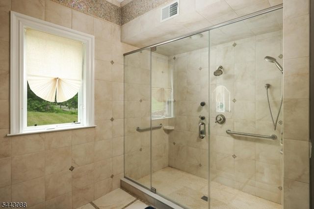 41 Mareu Dr, Watchung Boro, NJ 07069