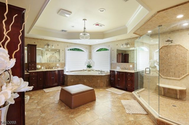 41 Mareu Dr, Watchung Boro, NJ 07069