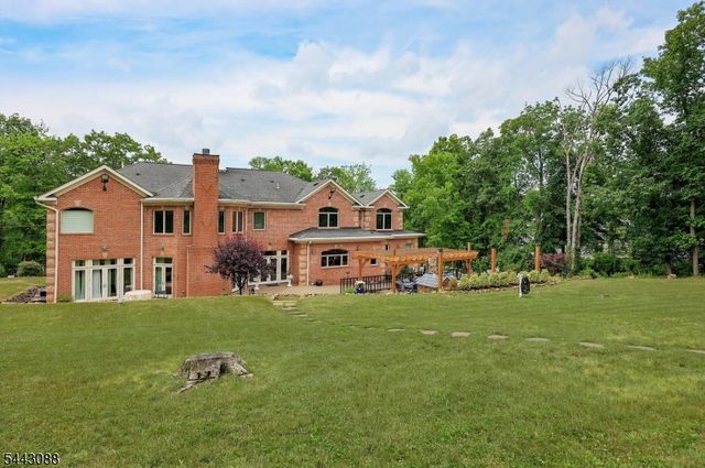 41 Mareu Dr, Watchung Boro, NJ 07069