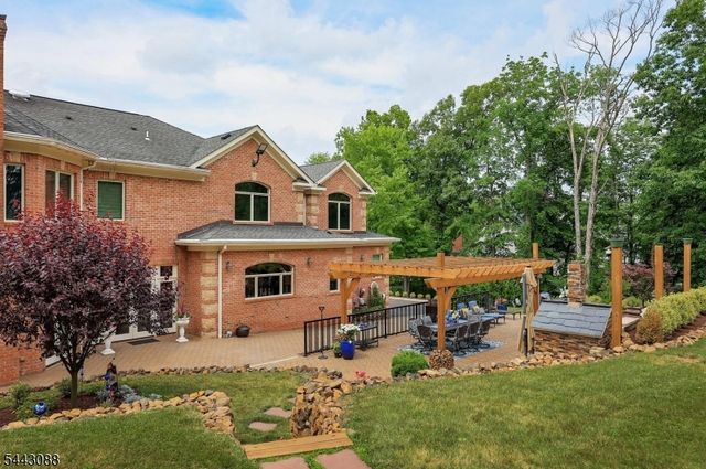 41 Mareu Dr, Watchung Boro, NJ 07069
