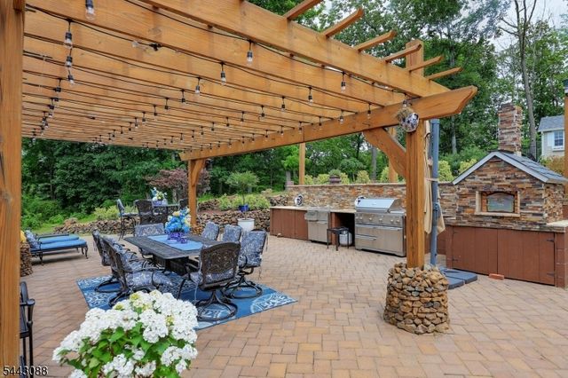 41 Mareu Dr, Watchung Boro, NJ 07069