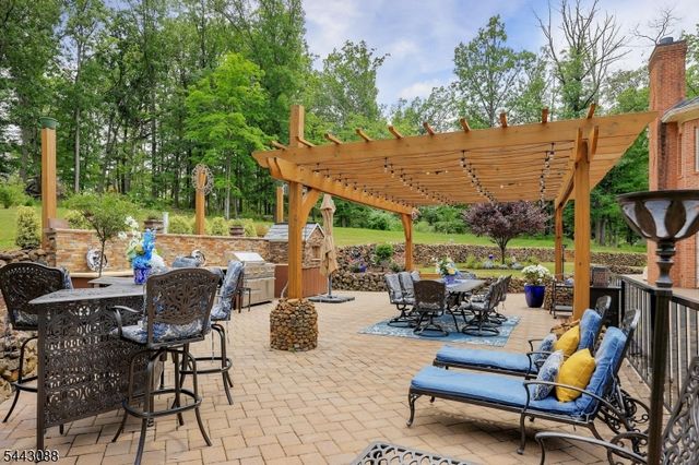 41 Mareu Dr, Watchung Boro, NJ 07069