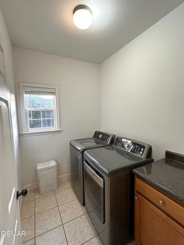 144 Burning Oaks Dr Drive, Sevierville, TN 37876