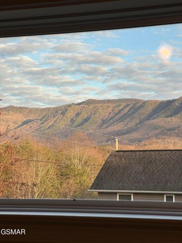 144 Burning Oaks Dr Drive, Sevierville, TN 37876