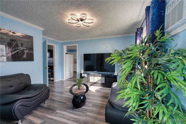 928 N Taggart Avenue, Jeffersonville, IN 47129