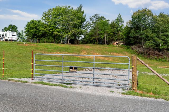455 Darkey Springs Rd, Walling, TN 38587
