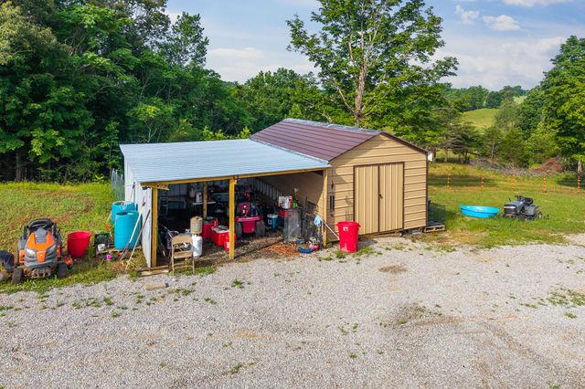 455 Darkey Springs Rd, Walling, TN 38587