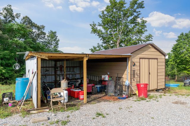 455 Darkey Springs Rd, Walling, TN 38587