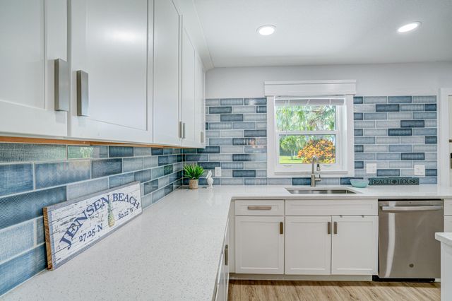 18 Aqua Ra Drive, Jensen Beach, FL 34957