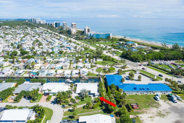 18 Aqua Ra Drive, Jensen Beach, FL 34957