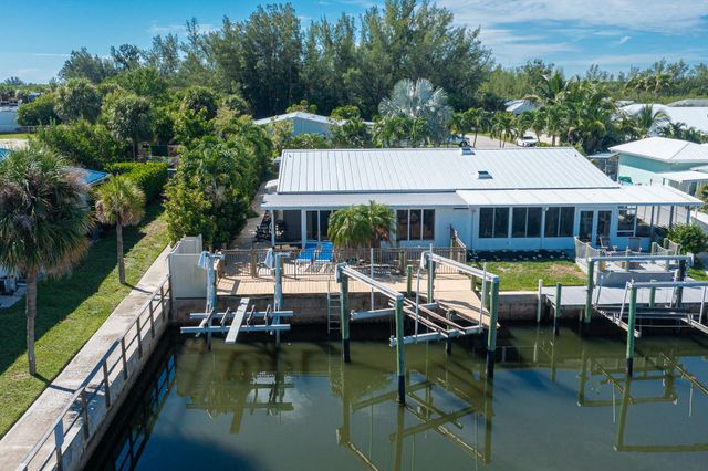 18 Aqua Ra Drive, Jensen Beach, FL 34957