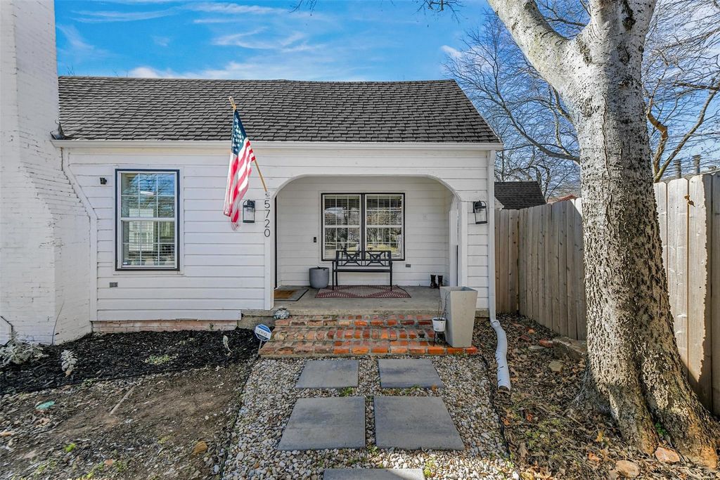 5720 W Arkansas Lane, Arlington, TX 76016