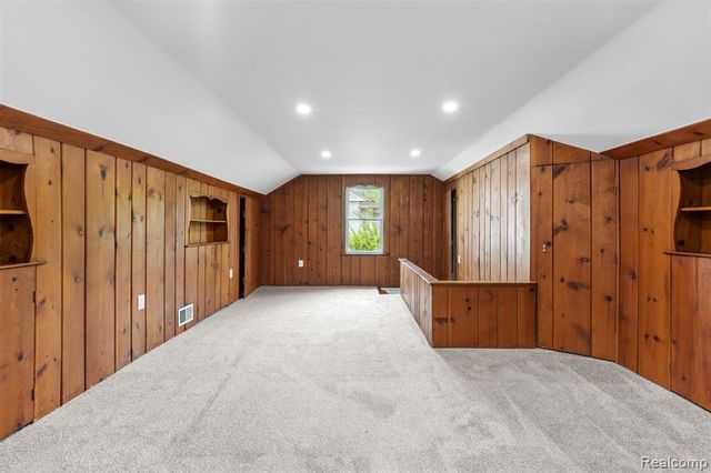 1388 Vernier Road, Grosse Pointe Woods, MI 48236