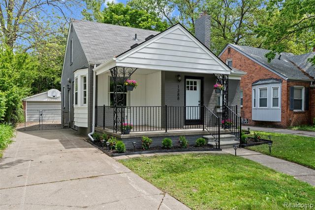 1388 Vernier Road, Grosse Pointe Woods, MI 48236