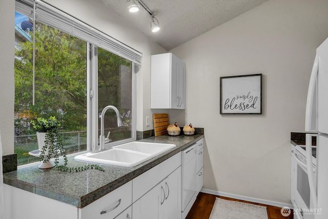 8901 Emerson Place, Everett, WA 98208