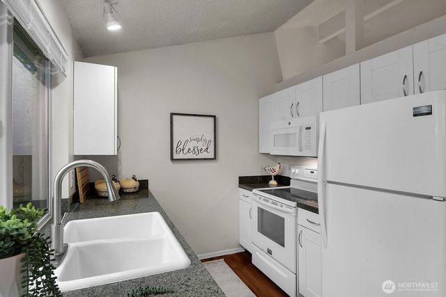 8901 Emerson Place, Everett, WA 98208