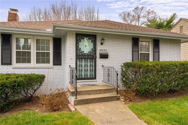 8830 8830 Ivanhoe Trail, Kansas City, MO 64131