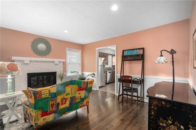 8830 8830 Ivanhoe Trail, Kansas City, MO 64131