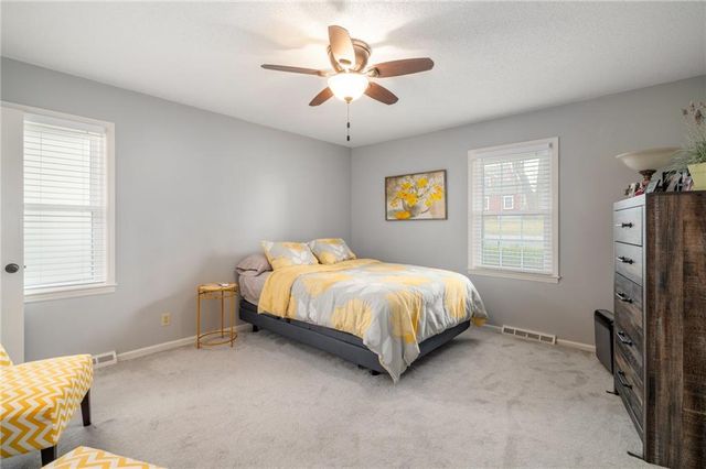 8830 8830 Ivanhoe Trail, Kansas City, MO 64131