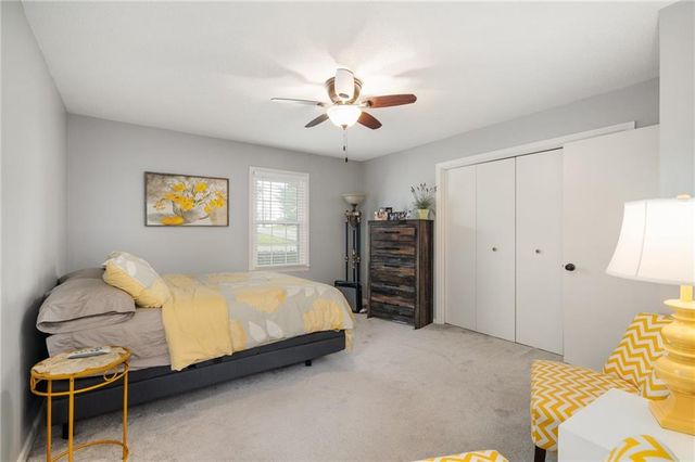 8830 8830 Ivanhoe Trail, Kansas City, MO 64131