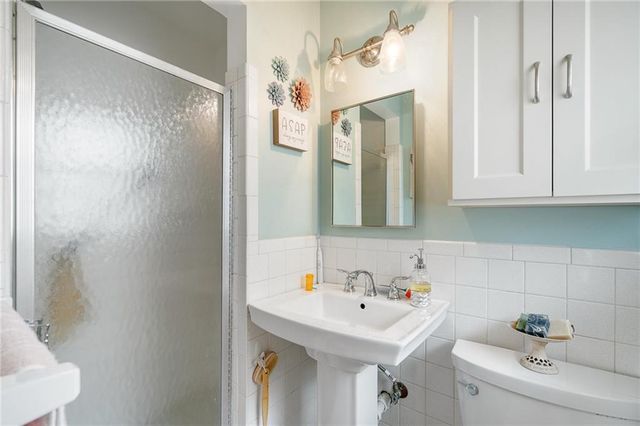 8830 8830 Ivanhoe Trail, Kansas City, MO 64131