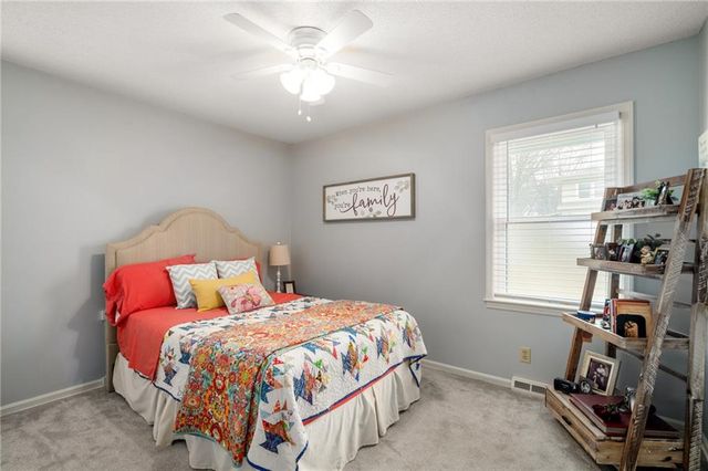 8830 8830 Ivanhoe Trail, Kansas City, MO 64131